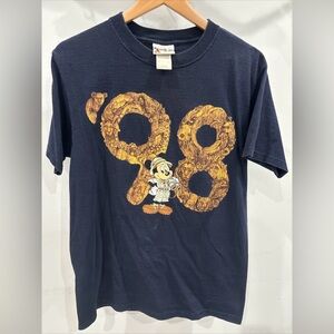Walt Disney world animal kingdom 1998 mickey mouse adult Size M opening T shirt